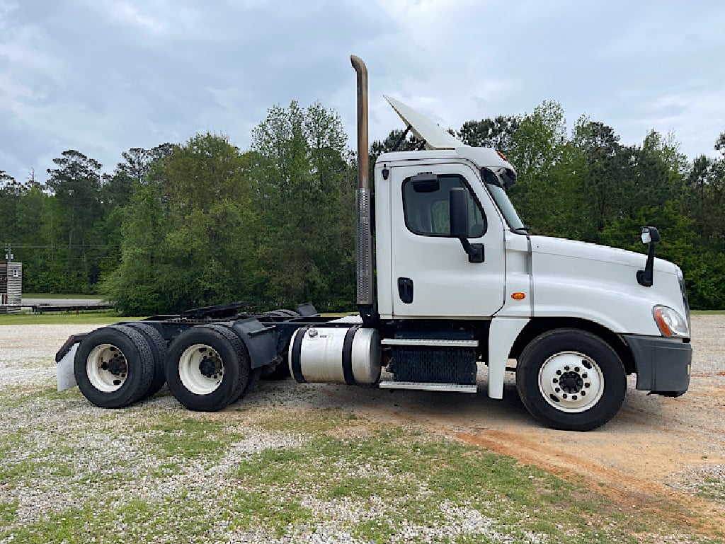 Used Kenworth T Tandem Axle Daycab For Sale In Al