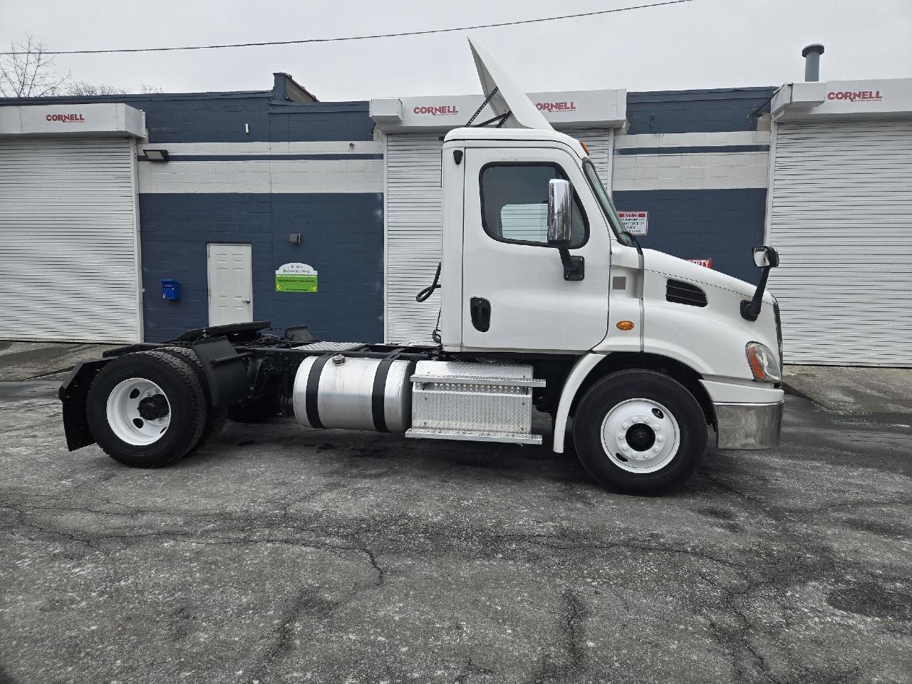 2019 Freightliner CASCADIA Daycab #2910 2019 Freightliner CASCADIA Daycab #2910