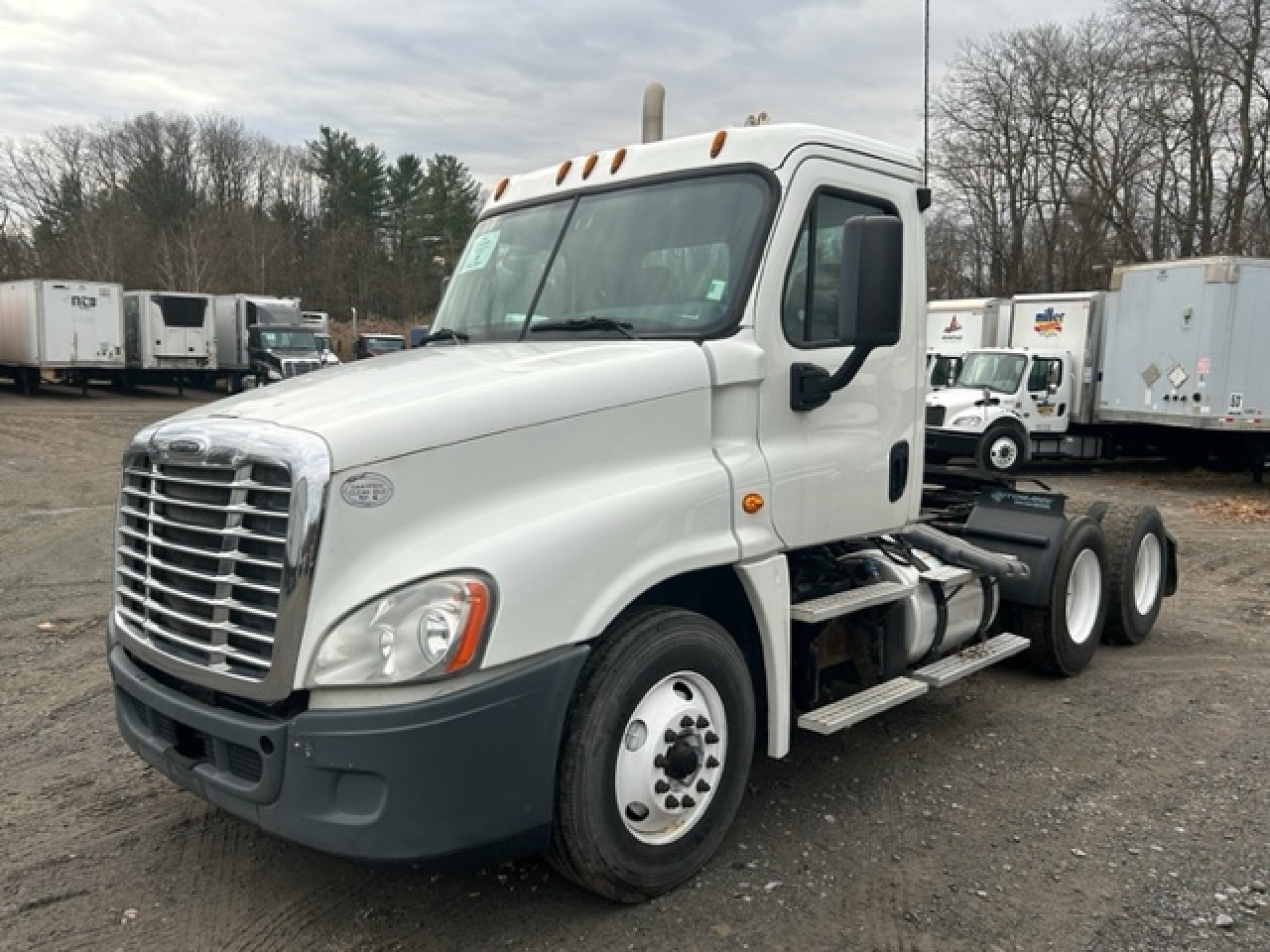 2016 Freightliner CASCADIA Daycab #2053