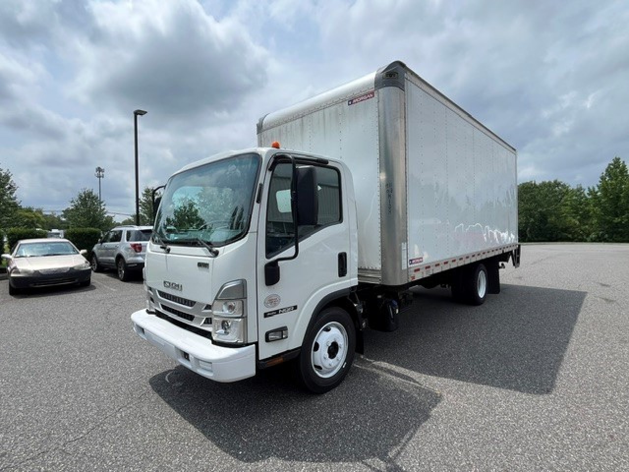 2022 Isuzu NQR Box Van Truck #3651 2022 Isuzu NQR Box Van Truck #3651