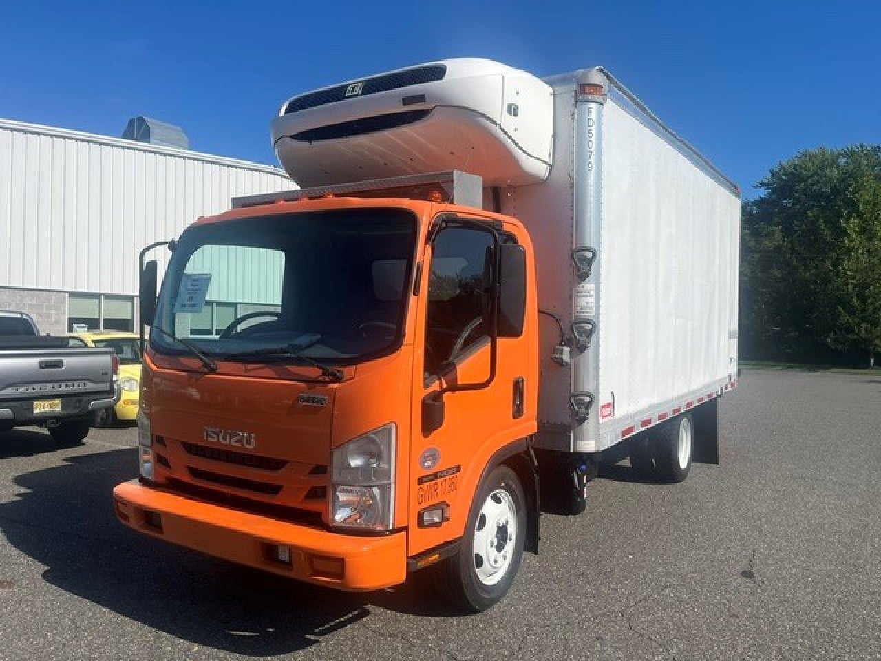 2022-isuzu-nqr-reefer-truck #4061