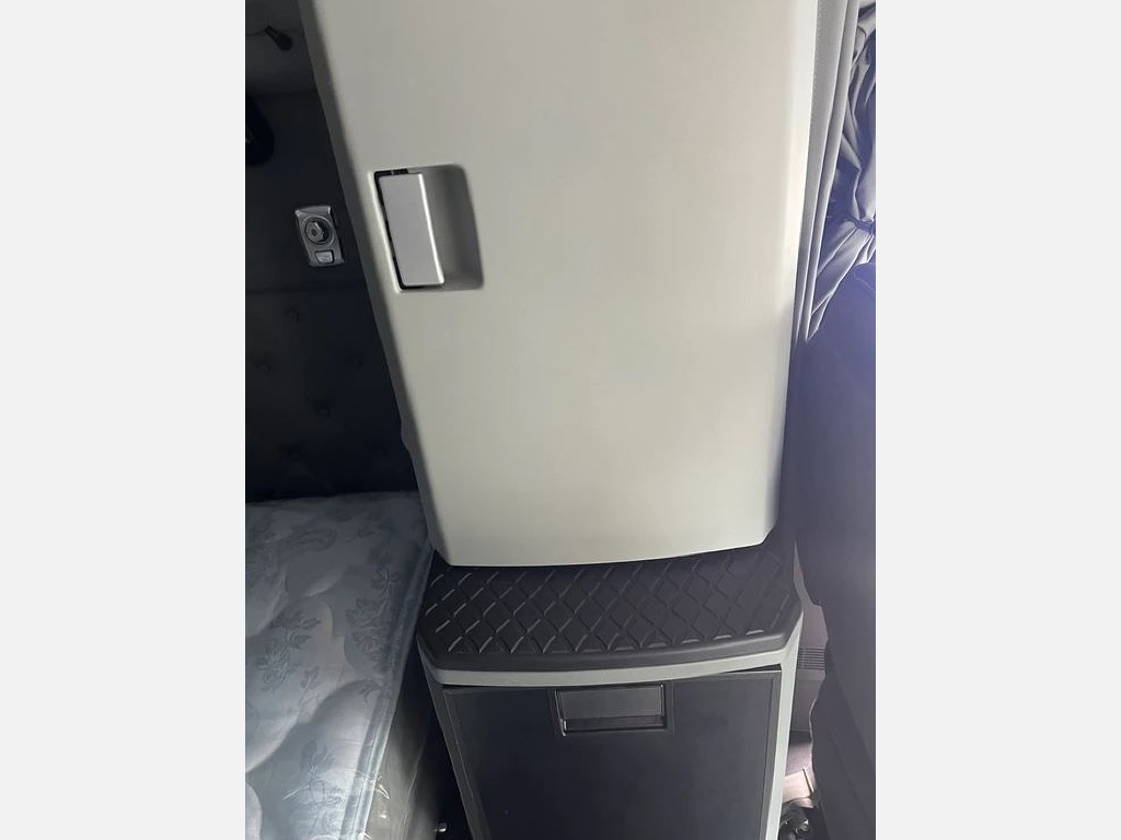 2020 kenworth t680 refrigerator