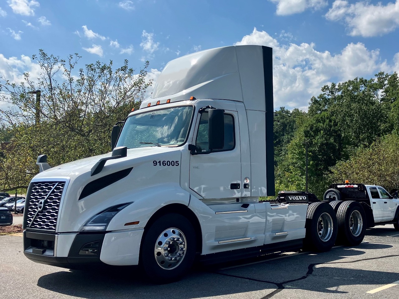 2025 VOLVO VNL300 TANDEM AXLE DAYCAB FOR SALE 17541