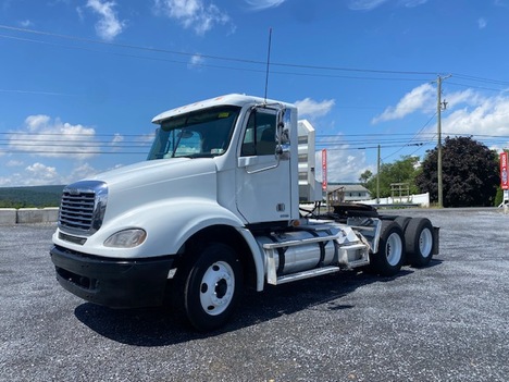 2007 FREIGHTLINER Columbia CL120 Tandem Axle Daycab