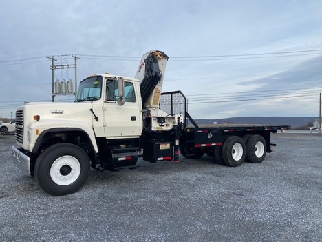 1995 FORD L8000 Knuckleboom Truck