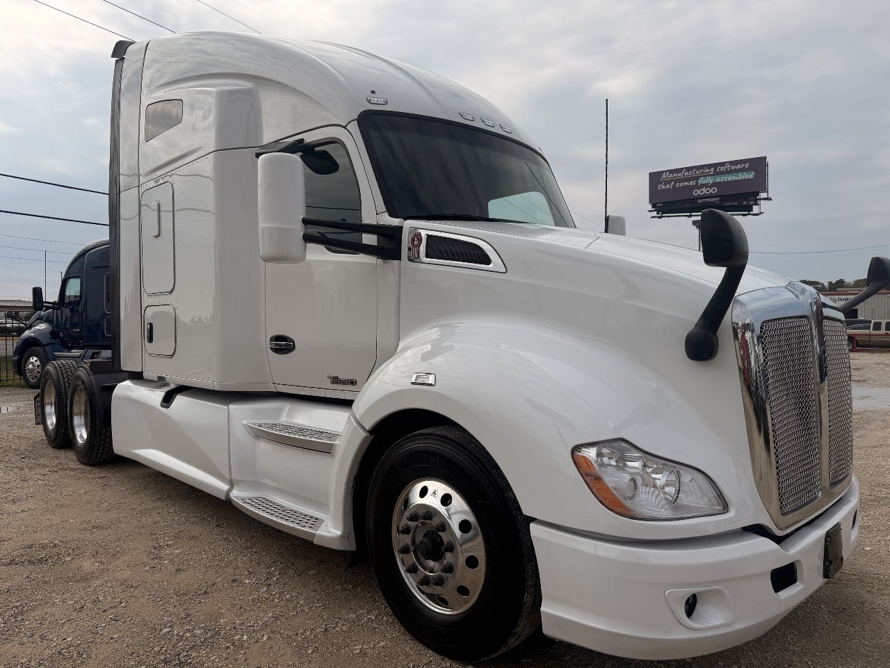 2020-kenworth-t680-sleeper #2359