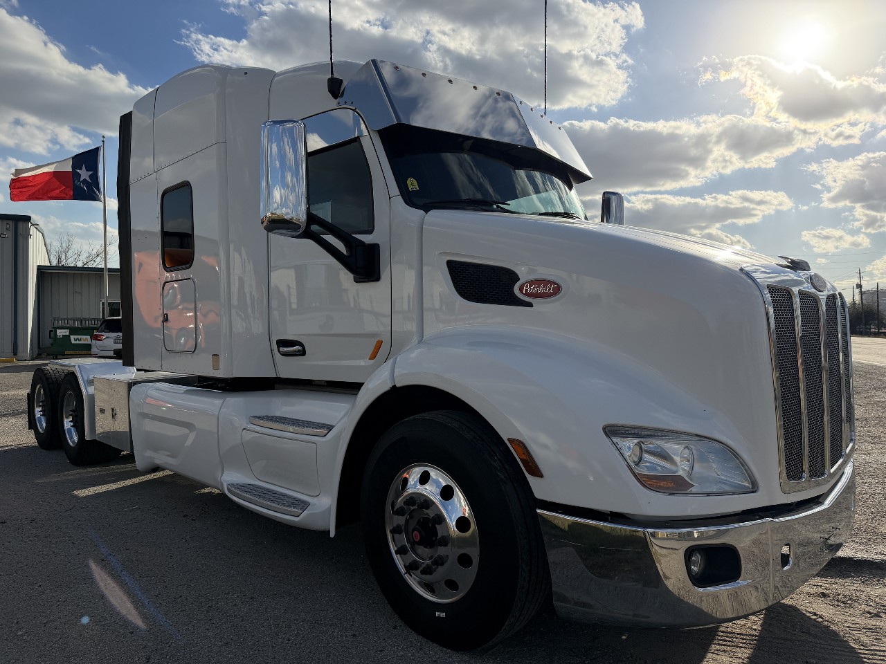 2017 PETERBILT 579 Sleeper #2765