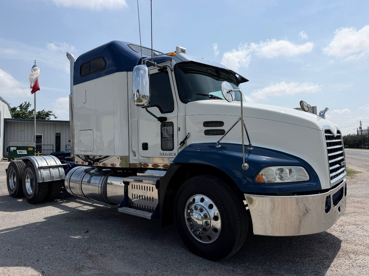 2016-mack-gxu613-sleeper #3240