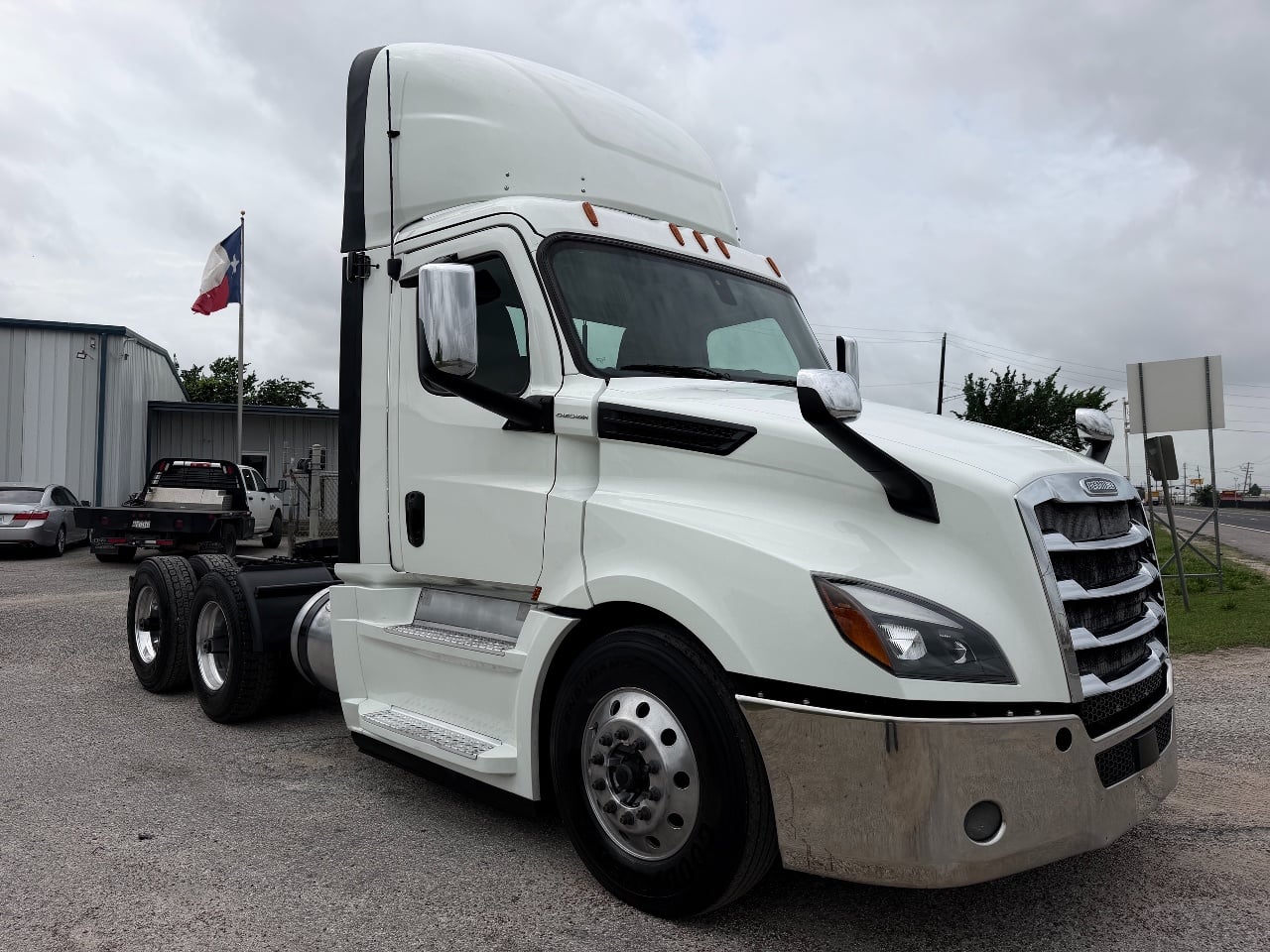 2019-freightliner-126-daycab #3272