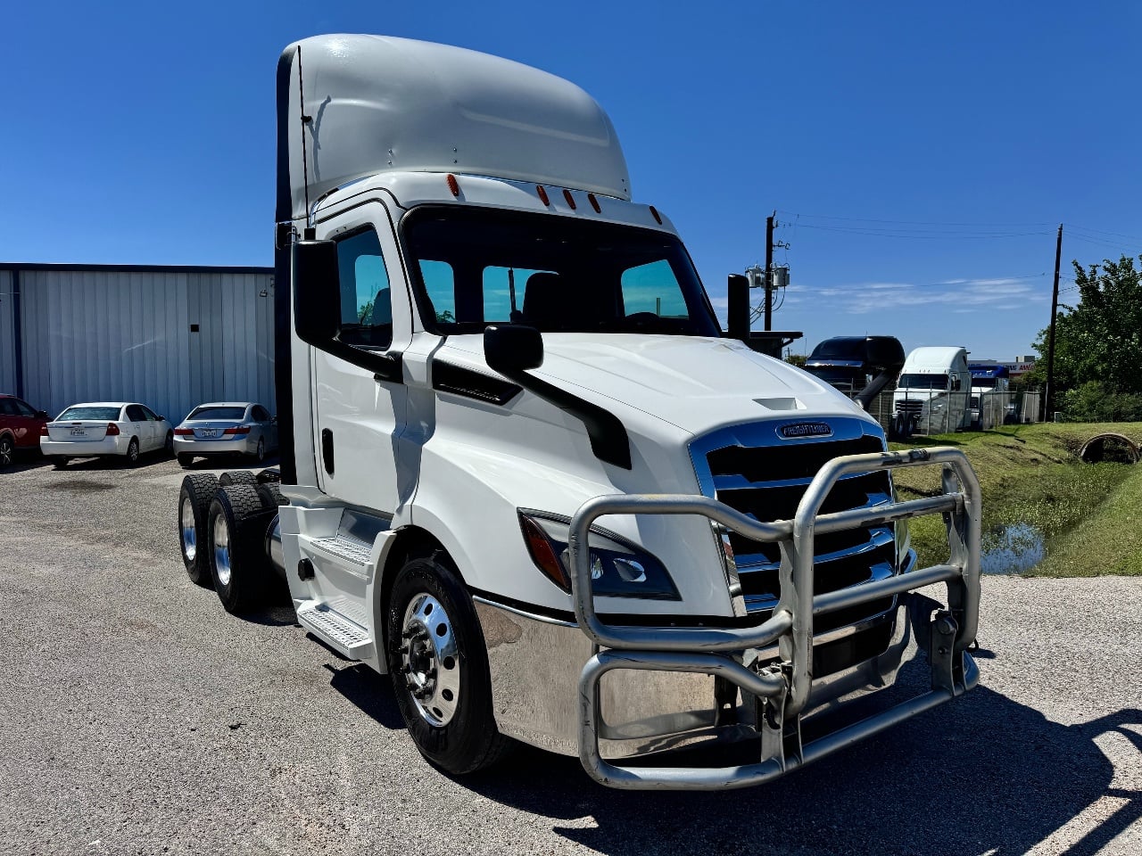 2020 FREIGHTLINER 126 Daycab #3292