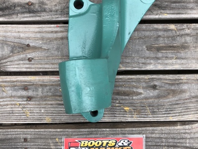 2012 VOLVO D13 Engine Mount #