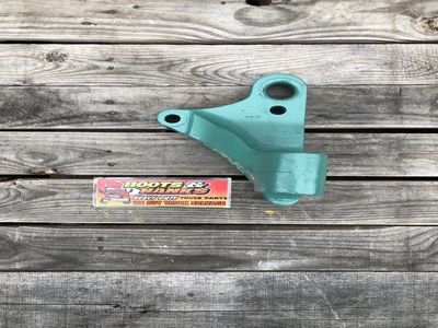 2012 VOLVO D13 Engine Mount #
