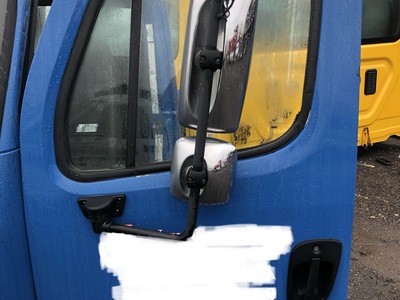 2006-freightliner-m2-door #735785