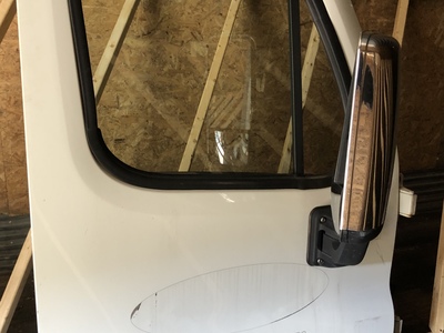 2012-freightliner-cascadia-door #735648