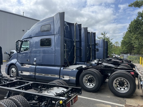 NEW 2025 VOLVO VNL64T860 SLEEPER TRUCK #$vid