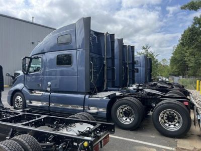 NEW 2025 VOLVO VNL64T860 SLEEPER TRUCK #$vid