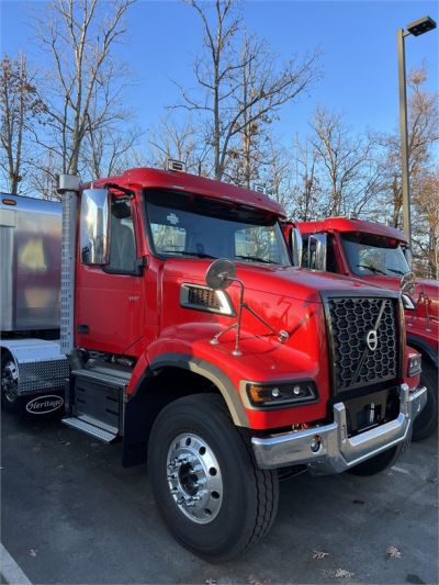 NEW 2025 VOLVO VHD64F300 DUMP TRUCK #$vid