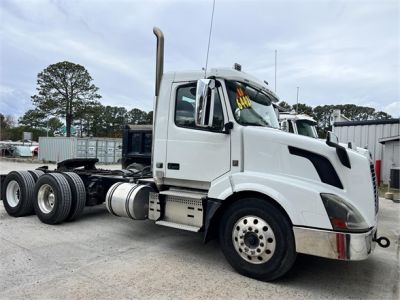 USED 2018 VOLVO VNL64T300 DAYCAB TRUCK #$vid