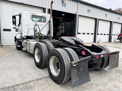 USED 2018 VOLVO VNL64T300 DAYCAB TRUCK #$vid