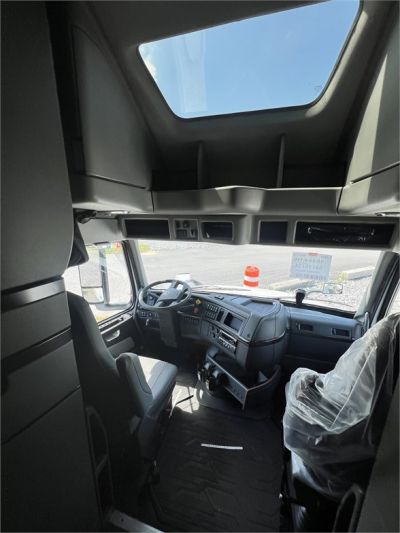 NEW 2025 VOLVO VNL64T860 SLEEPER TRUCK #$vid