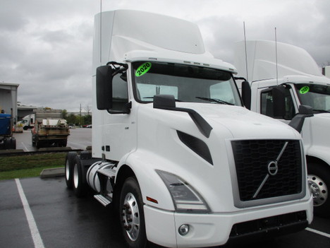 USED 2020 VOLVO VNR64T300 TANDEM AXLE DAYCAB TRUCK #$vid