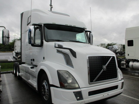 USED 2016 VOLVO VNL64T670 TANDEM AXLE SLEEPER TRUCK #$vid