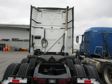 USED 2016 VOLVO VNL64T670 TANDEM AXLE SLEEPER TRUCK #$vid