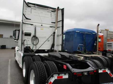 USED 2016 VOLVO VNL64T670 TANDEM AXLE SLEEPER TRUCK #$vid