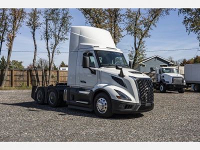 NEW 2025 VOLVO VNL64T300 DAYCAB TRUCK #$vid