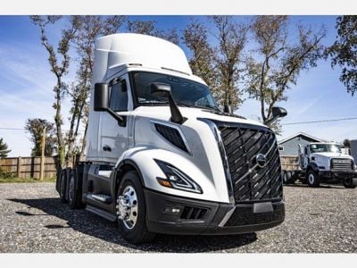 NEW 2025 VOLVO VNL64T300 DAYCAB TRUCK #$vid