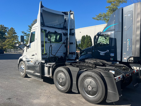 NEW 2025 VOLVO VNL64T300 TANDEM AXLE DAYCAB TRUCK #$vid