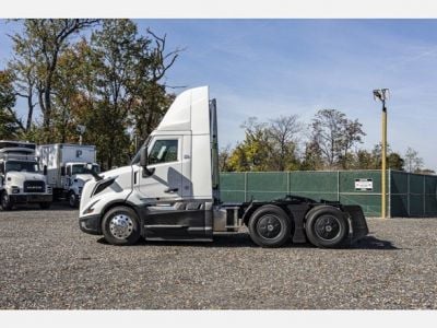 NEW 2025 VOLVO VNL64T300 DAYCAB TRUCK #$vid