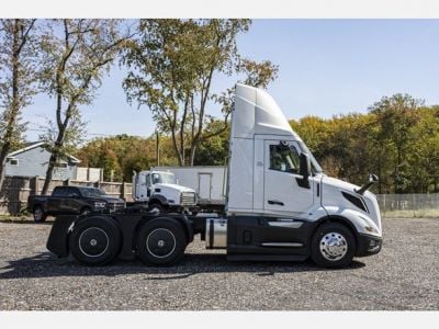 NEW 2025 VOLVO VNL64T300 DAYCAB TRUCK #$vid