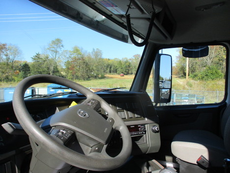 USED 2022 VOLVO VHD84F TRI-AXLE STEEL DUMP TRUCK #$vid