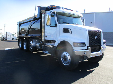 USED 2022 VOLVO VHD84F TRI-AXLE STEEL DUMP TRUCK #$vid