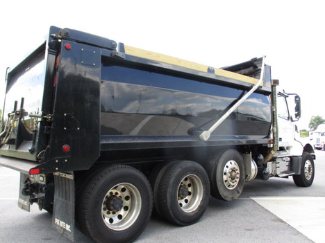 USED 2022 VOLVO VHD84F TRI-AXLE STEEL DUMP TRUCK #$vid