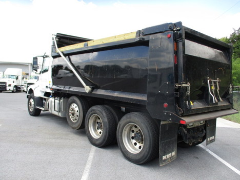 USED 2022 VOLVO VHD84F TRI-AXLE STEEL DUMP TRUCK #$vid