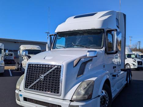 USED 2016 VOLVO VNL64T670 TANDEM AXLE SLEEPER TRUCK #$vid