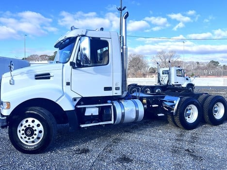 USED 2018 VOLVO VHD64T TANDEM AXLE DAYCAB TRUCK #$vid