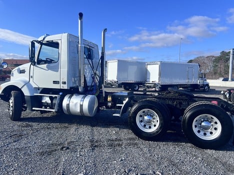 USED 2018 VOLVO VHD64T TANDEM AXLE DAYCAB TRUCK #$vid