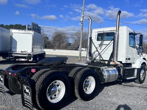 USED 2018 VOLVO VHD64T TANDEM AXLE DAYCAB TRUCK #$vid