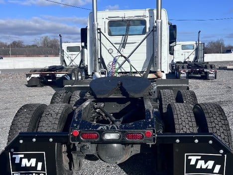 USED 2018 VOLVO VHD64T TANDEM AXLE DAYCAB TRUCK #$vid