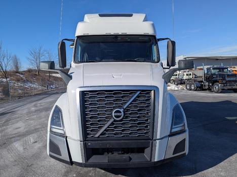 USED 2022 VOLVO VNL860 TANDEM AXLE SLEEPER TRUCK #$vid