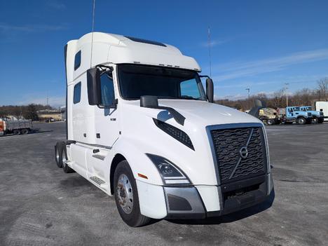 USED 2022 VOLVO VNL860 TANDEM AXLE SLEEPER TRUCK #$vid