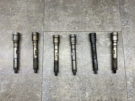  MACK E7 Fuel Injector #