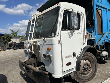 2003-peterbilt-320-cab #1450798