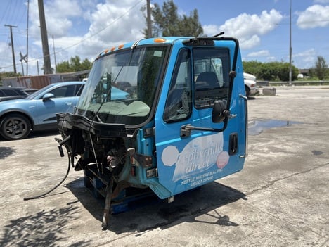  INTERNATIONAL 4400 Cab #