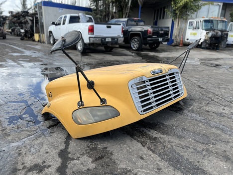 2007-freightliner-m2-hood #1477687