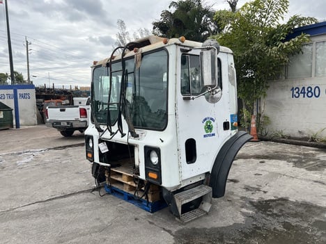 2007-mack-mr688s-cab #1478951