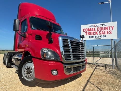 2018 FREIGHTLINER CASCADIA Tandem Axle Daycab